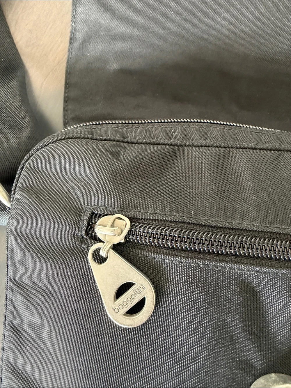 Baggallini bagillini sleek